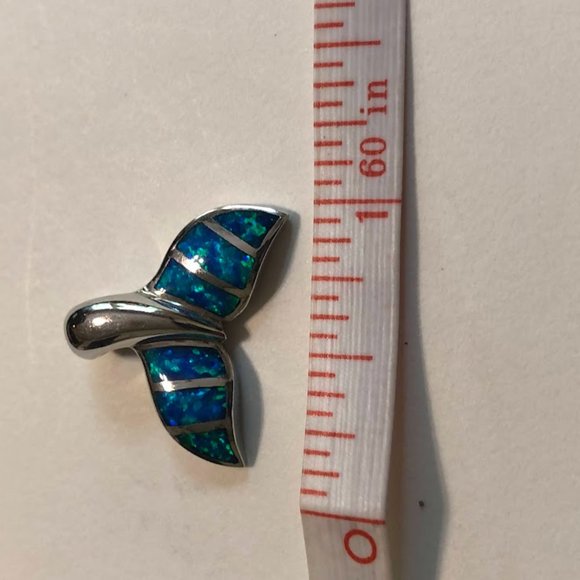 Women's sterling silver 'whale tail" pendant. - Picture 5 of 6